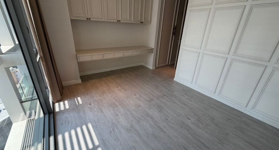 For rent 3 bedrooms condo in Sathon, Bangkok
