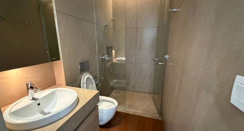 For rent 3 bedrooms condo in Sathon, Bangkok