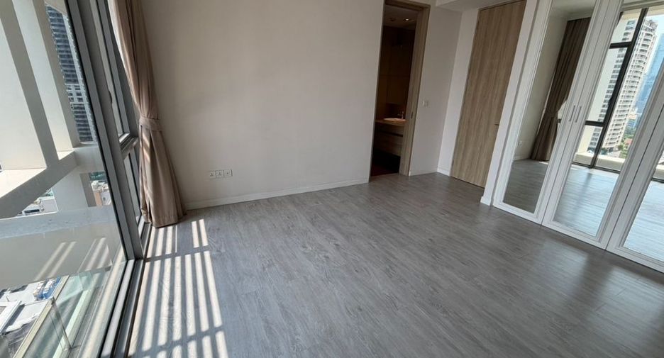 For rent 3 bedrooms condo in Sathon, Bangkok