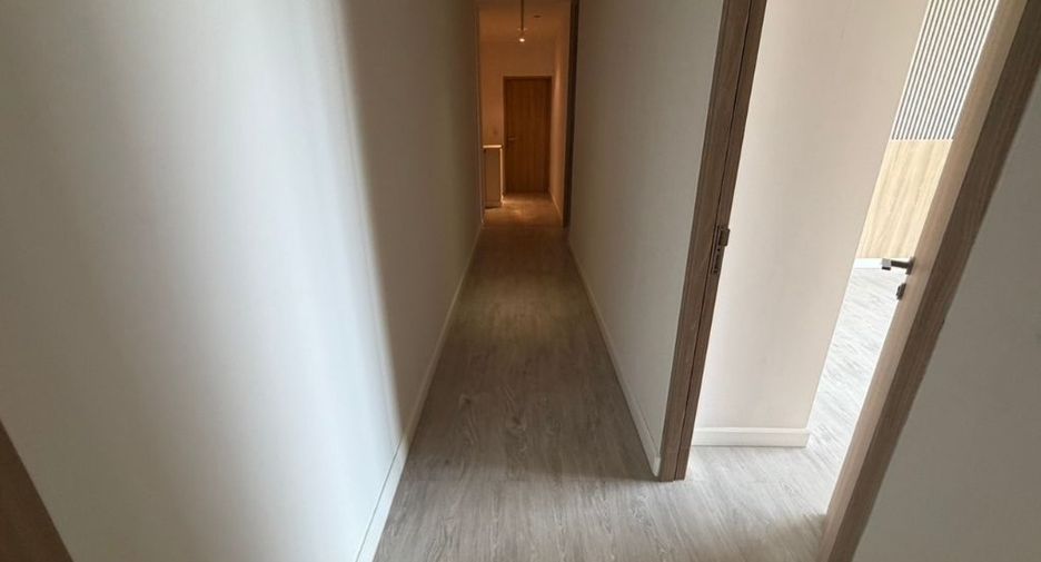 For rent 3 bedrooms condo in Sathon, Bangkok