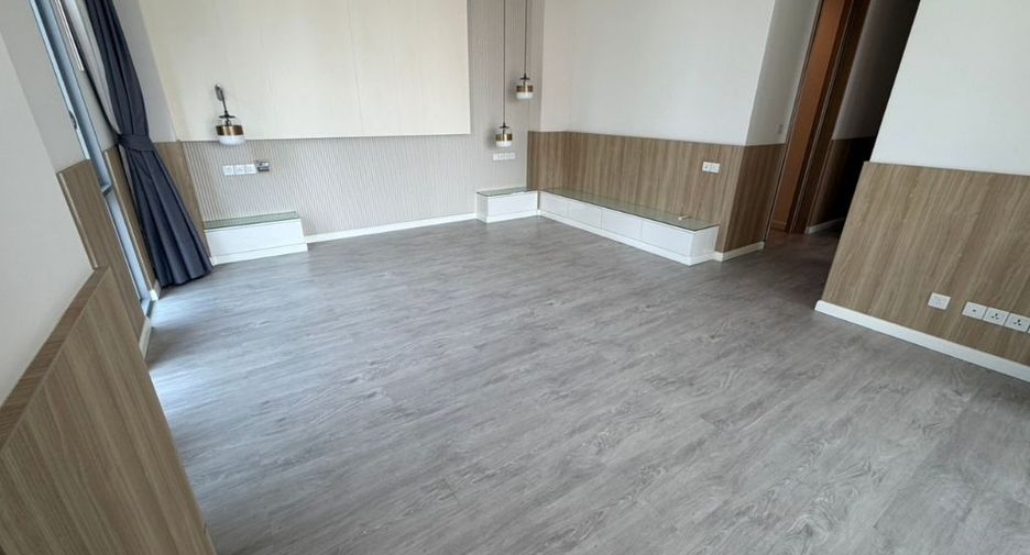 For rent 3 bedrooms condo in Sathon, Bangkok