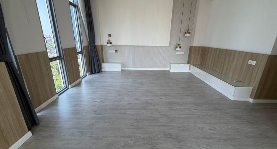 For rent 3 bedrooms condo in Sathon, Bangkok