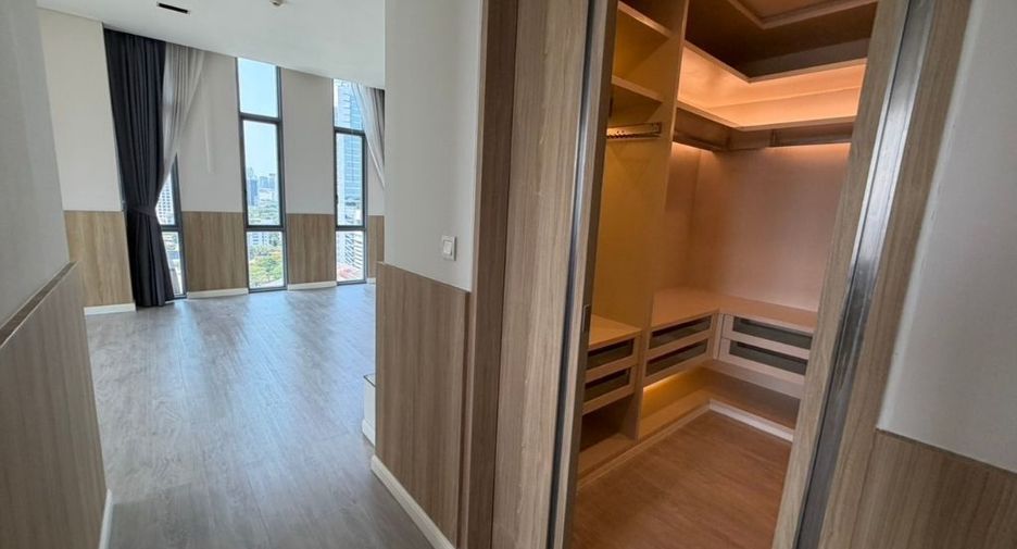 For rent 3 bedrooms condo in Sathon, Bangkok