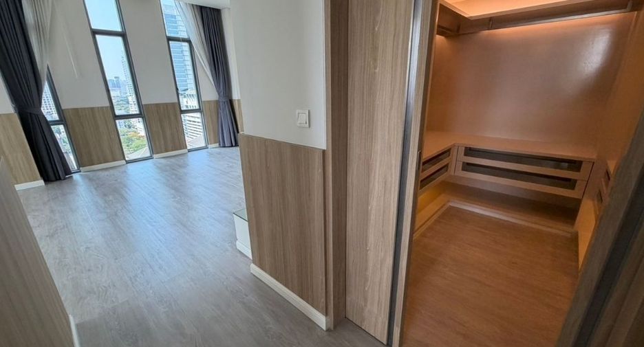 For rent 3 bedrooms condo in Sathon, Bangkok