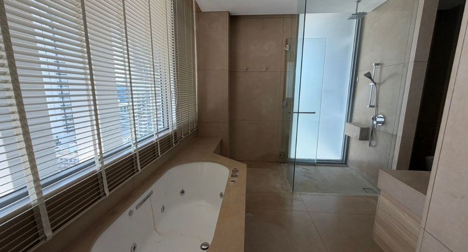 For rent 3 bedrooms condo in Sathon, Bangkok