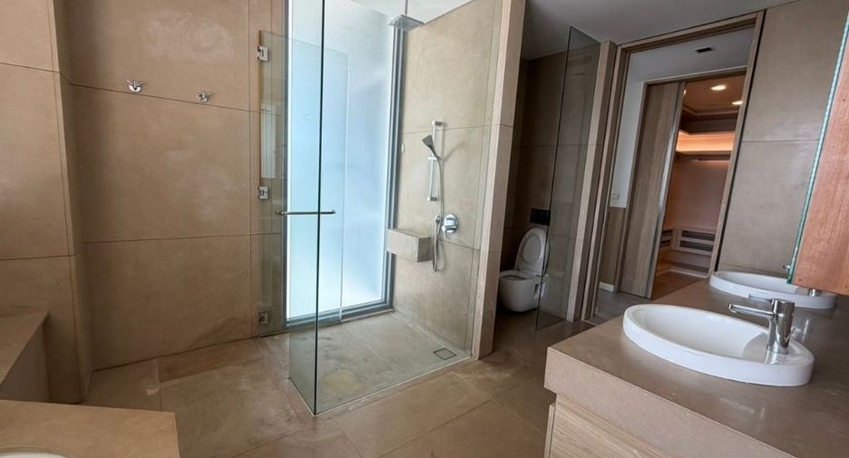For rent 3 bedrooms condo in Sathon, Bangkok