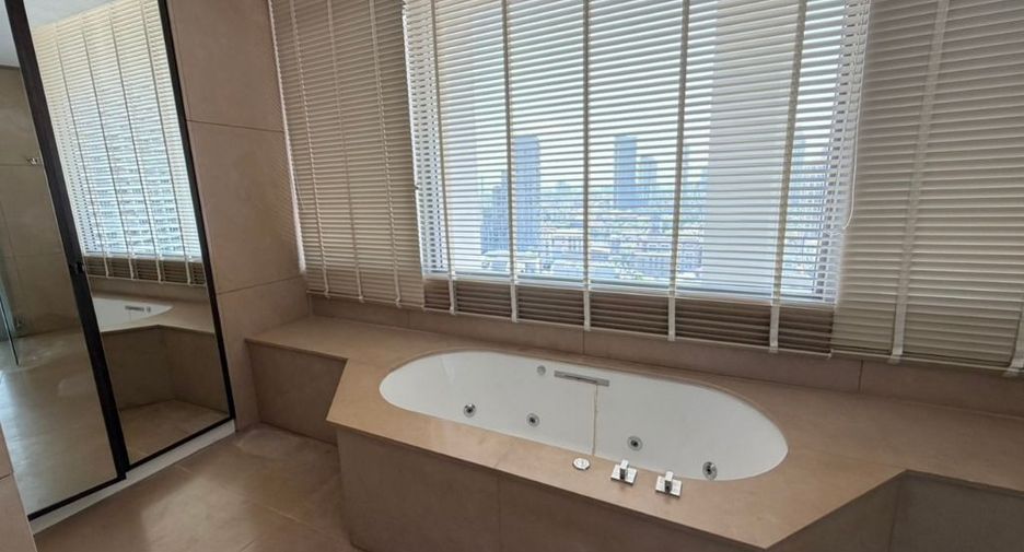 For rent 3 bedrooms condo in Sathon, Bangkok