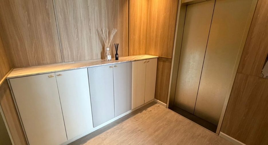 For rent 3 bedrooms condo in Sathon, Bangkok