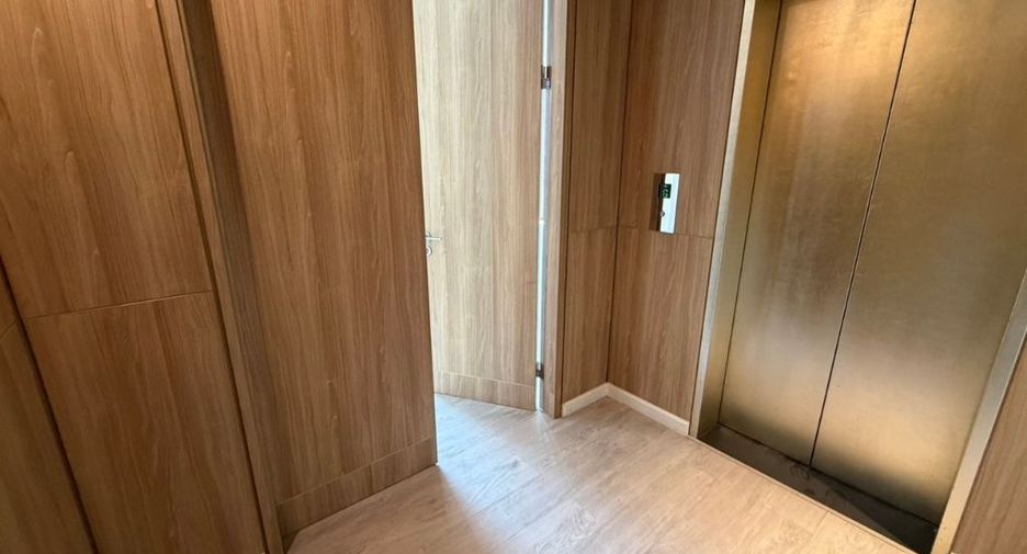 For rent 3 bedrooms condo in Sathon, Bangkok
