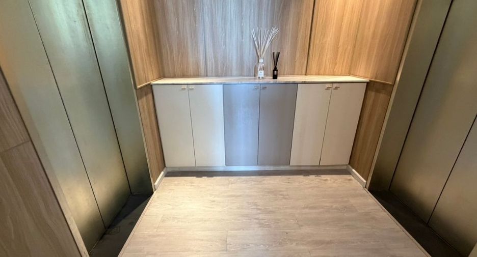 For rent 3 bedrooms condo in Sathon, Bangkok