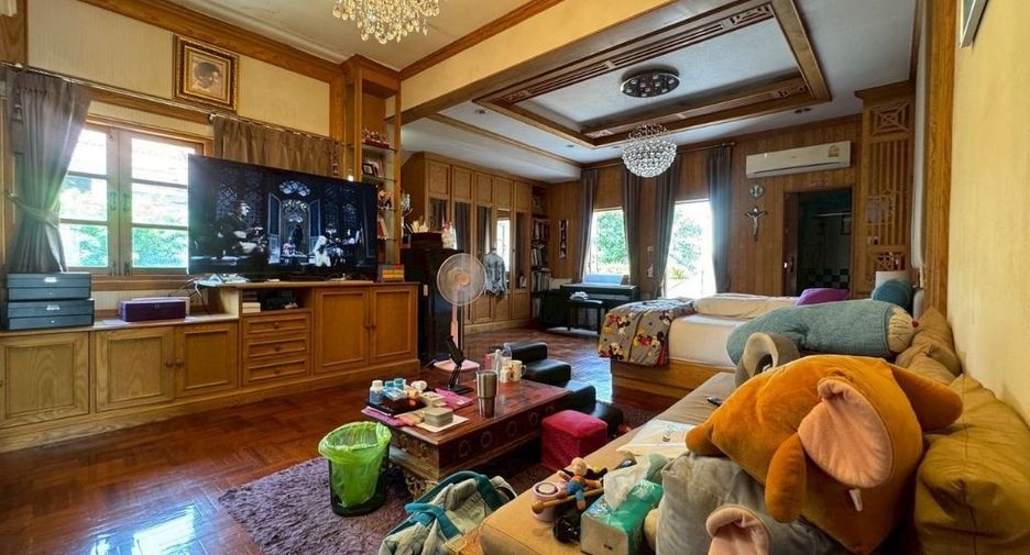For sale 4 bedrooms house in Bang Kapi, Bangkok