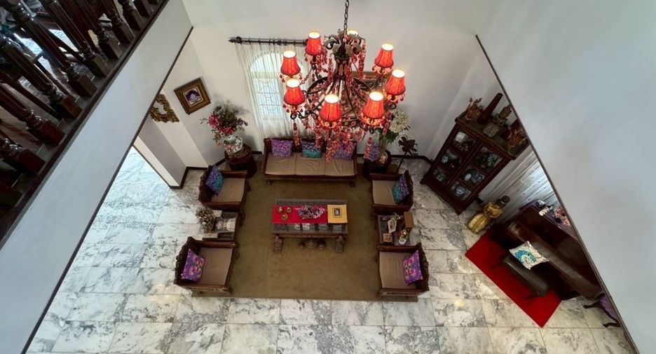 For sale 4 bedrooms house in Bang Kapi, Bangkok
