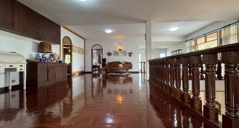 For sale 4 bedrooms house in Bang Kapi, Bangkok