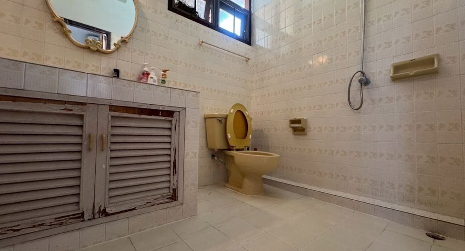 For sale 4 bedrooms house in Bang Kapi, Bangkok