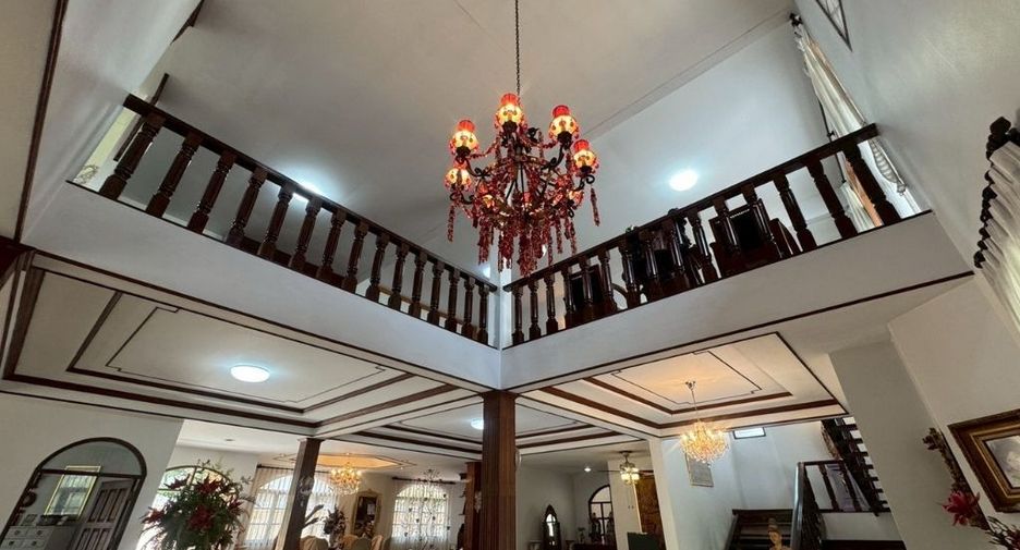 For sale 4 bedrooms house in Bang Kapi, Bangkok