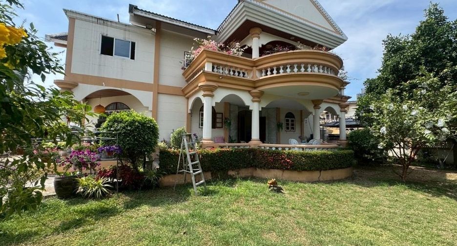 For sale 4 bedrooms house in Bang Kapi, Bangkok