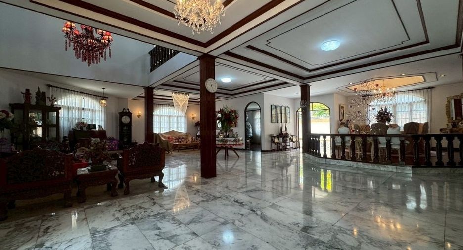 For sale 4 bedrooms house in Bang Kapi, Bangkok