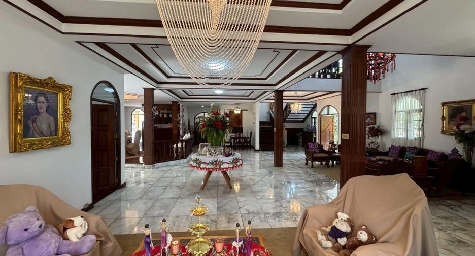 For sale 4 bedrooms house in Bang Kapi, Bangkok
