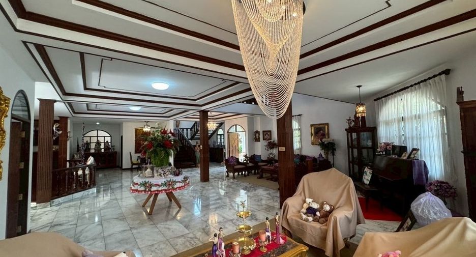 For sale 4 bedrooms house in Bang Kapi, Bangkok