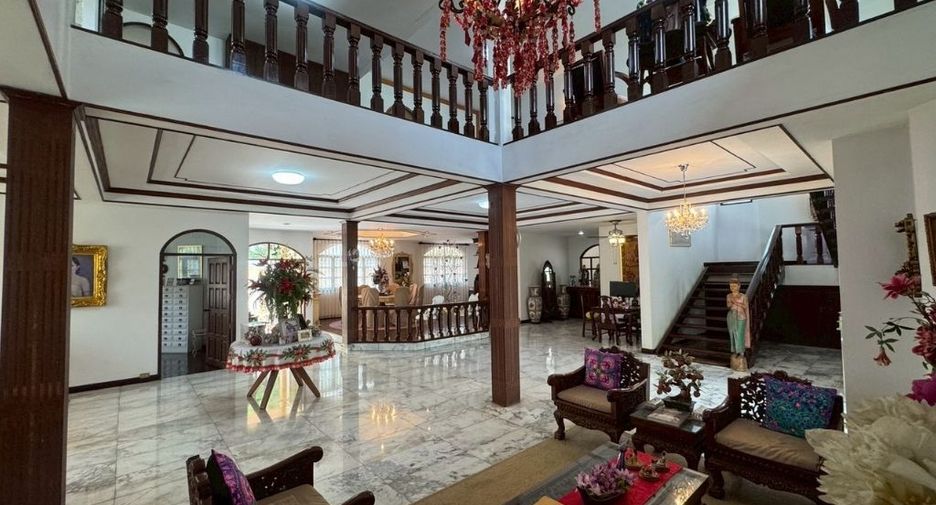 For sale 4 bedrooms house in Bang Kapi, Bangkok
