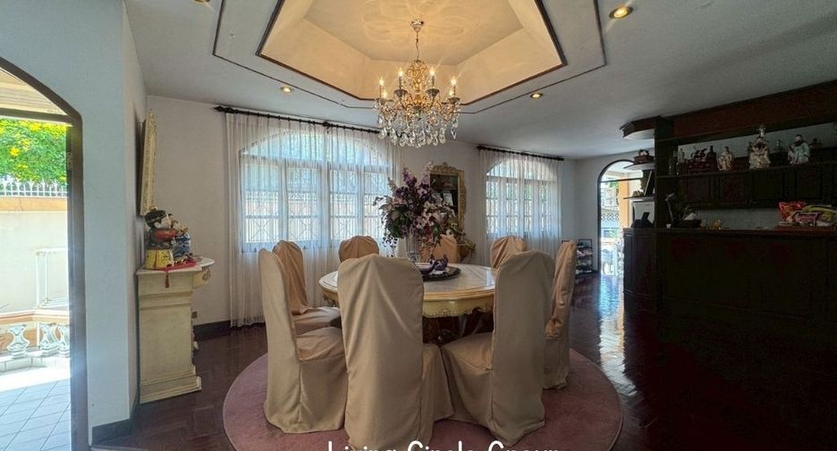 For sale 4 bedrooms house in Bang Kapi, Bangkok