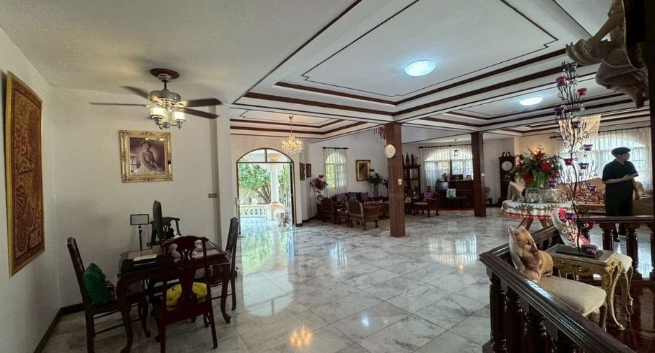 For sale 4 bedrooms house in Bang Kapi, Bangkok