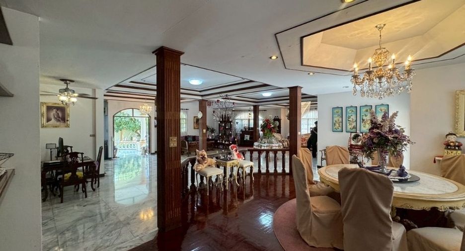For sale 4 bedrooms house in Bang Kapi, Bangkok
