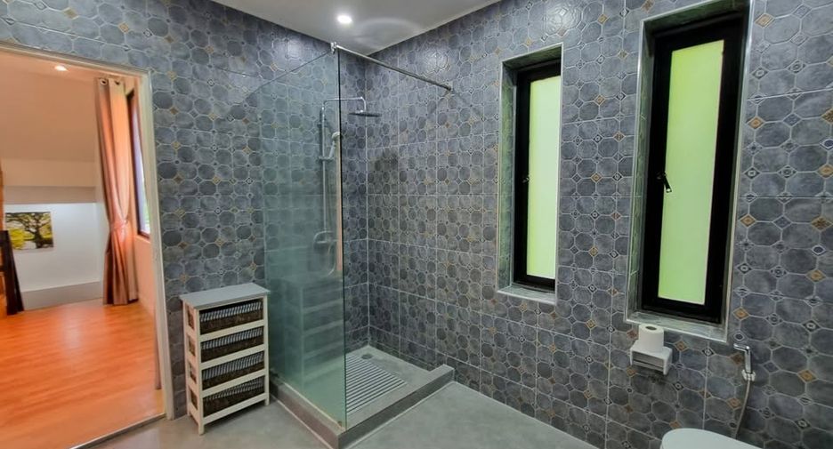 Casa adosada en venta de 2 habitaciones en Bang Lamung, Chonburi
