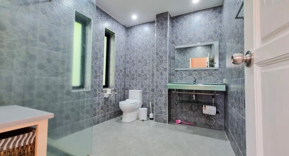 Casa adosada en venta de 2 habitaciones en Bang Lamung, Chonburi