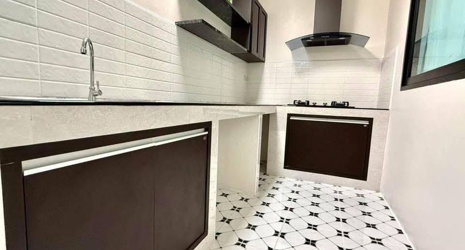 Продажа 3 спальни дом в Банг Ламунг, Чонбури