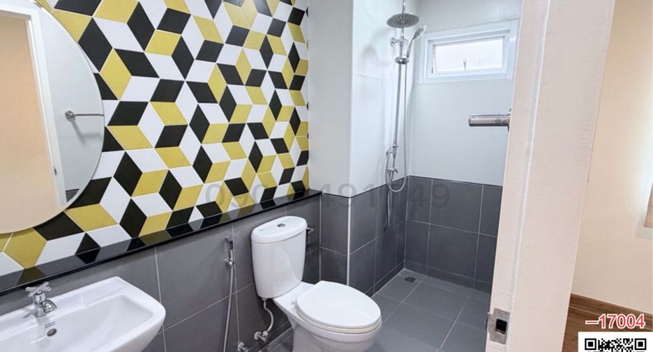 For rent 4 bedrooms townhouse in Suan Luang, Bangkok