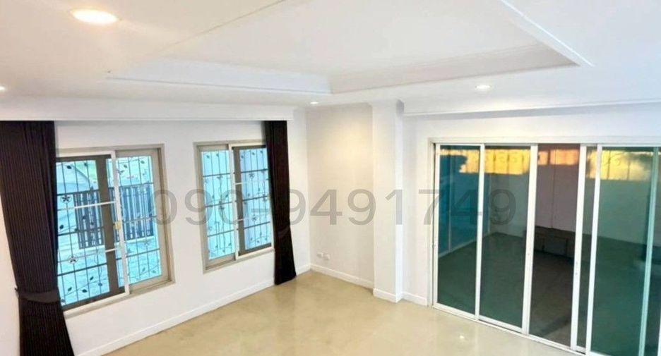 For rent 3 bedrooms house in Phasi Charoen, Bangkok