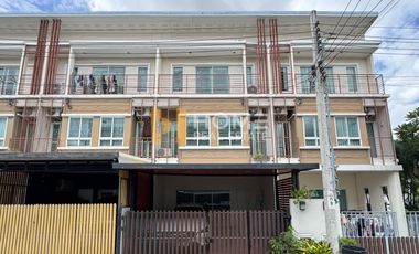 For sale 3 bedrooms townhouse in Suan Luang, Bangkok