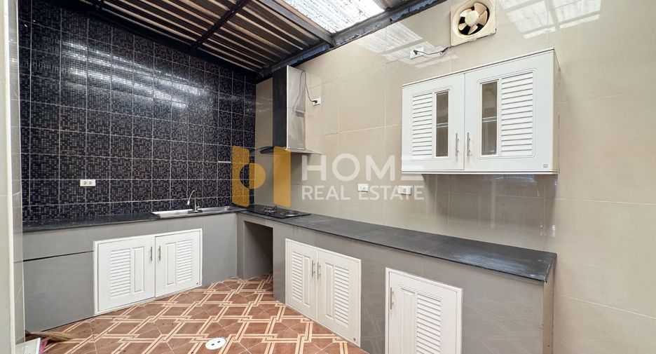 For sale 3 bedrooms townhouse in Suan Luang, Bangkok