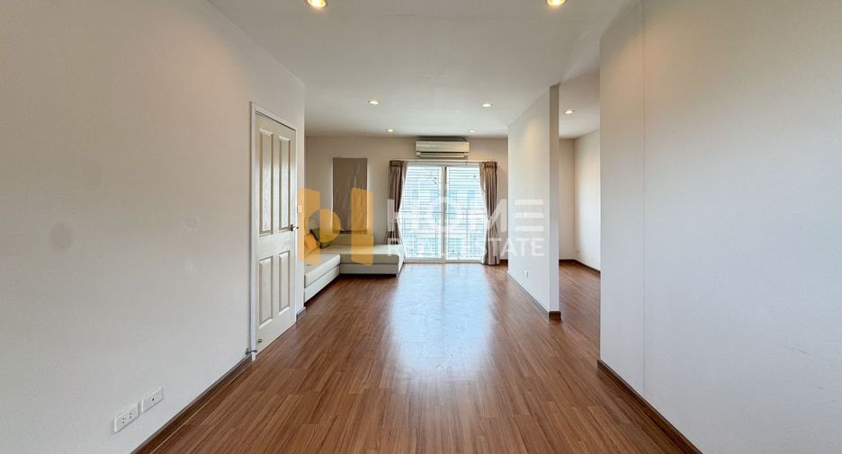 For sale 3 bedrooms townhouse in Suan Luang, Bangkok