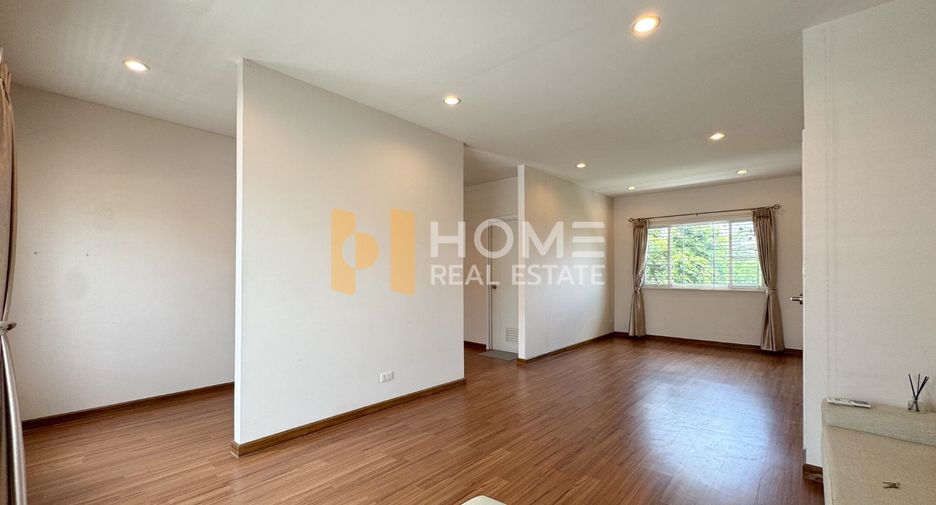 For sale 3 bedrooms townhouse in Suan Luang, Bangkok