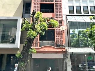 For rent 3 bedrooms retail Space in Khlong Toei, Bangkok