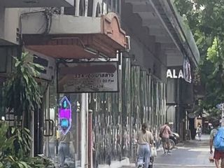 For rent 3 bedrooms retail Space in Khlong Toei, Bangkok