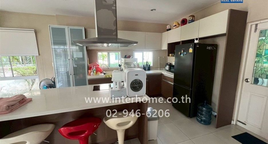 For sale 4 bedrooms house in Mueang Samut Prakan, Samut Prakan