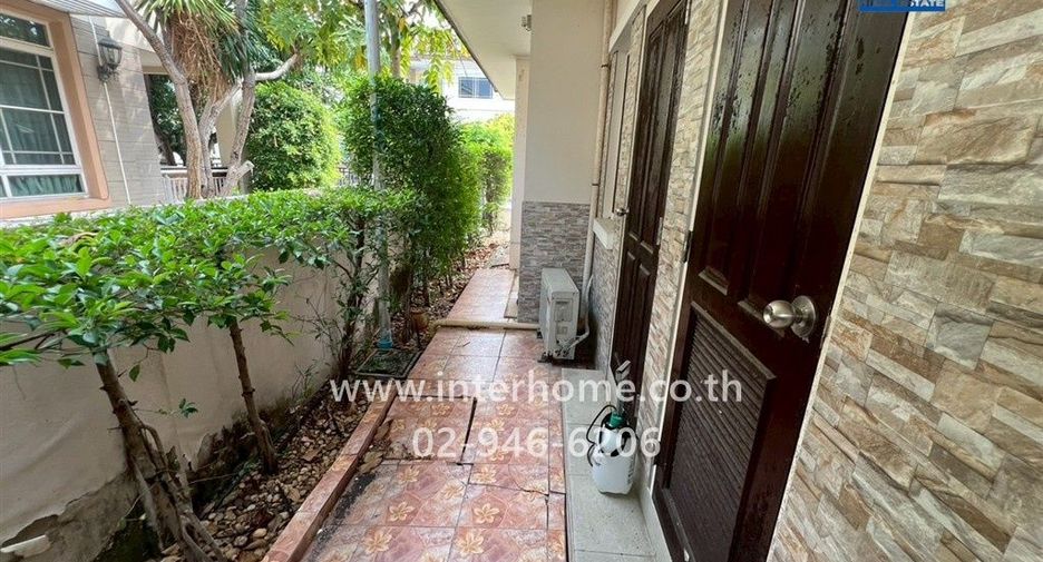 For sale 4 bedrooms house in Mueang Samut Prakan, Samut Prakan