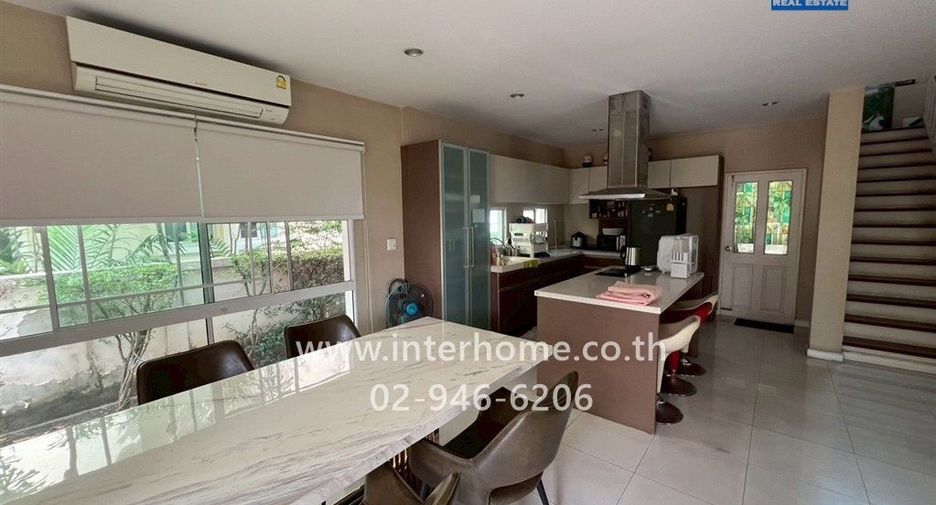 For sale 4 bedrooms house in Mueang Samut Prakan, Samut Prakan
