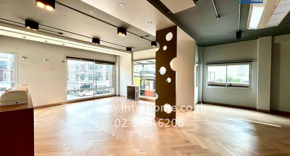 Oficina en venta en Wang Thonglang, Bangkok