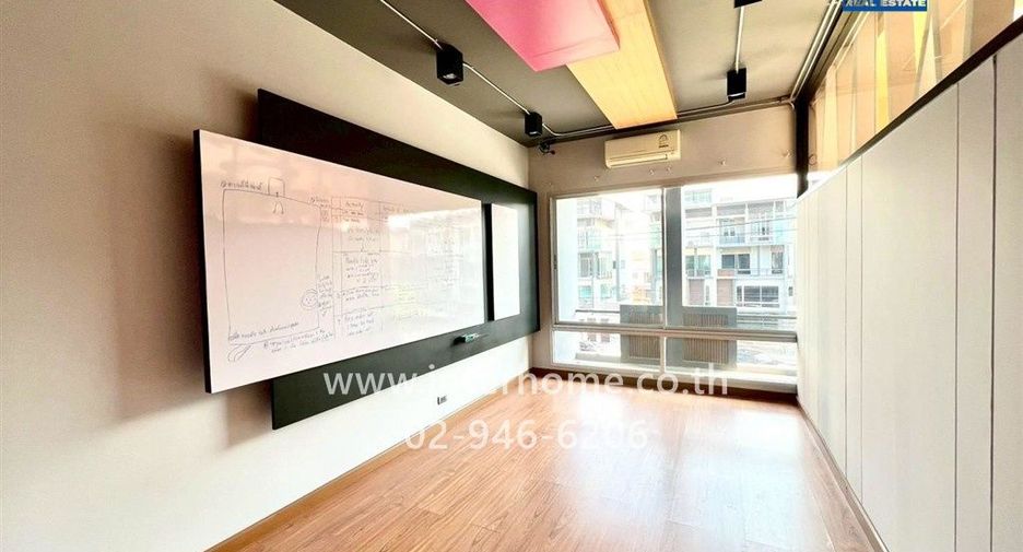 Oficina en venta en Wang Thonglang, Bangkok