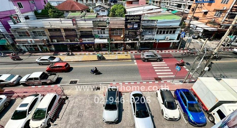 For rent and for sale 4 bedrooms retail Space in Thon Buri, Bangkok