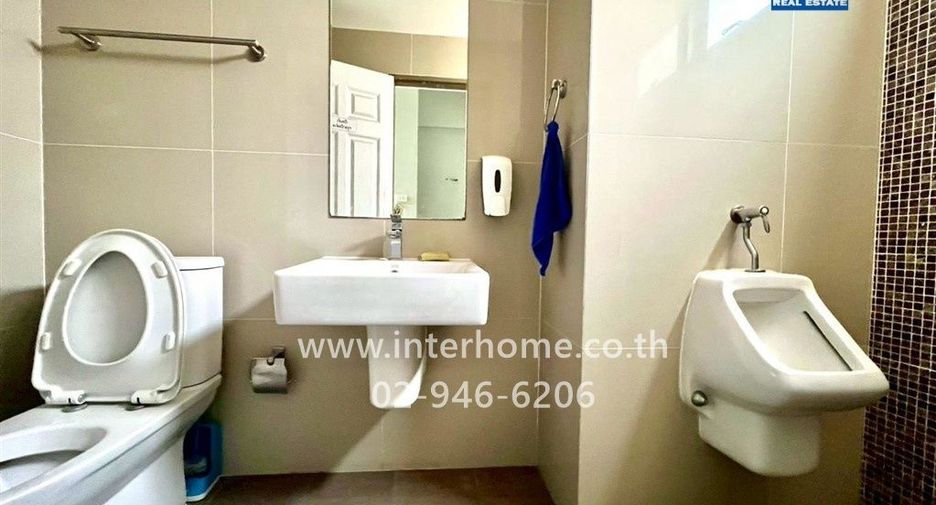 For rent and for sale 4 bedrooms retail Space in Thon Buri, Bangkok