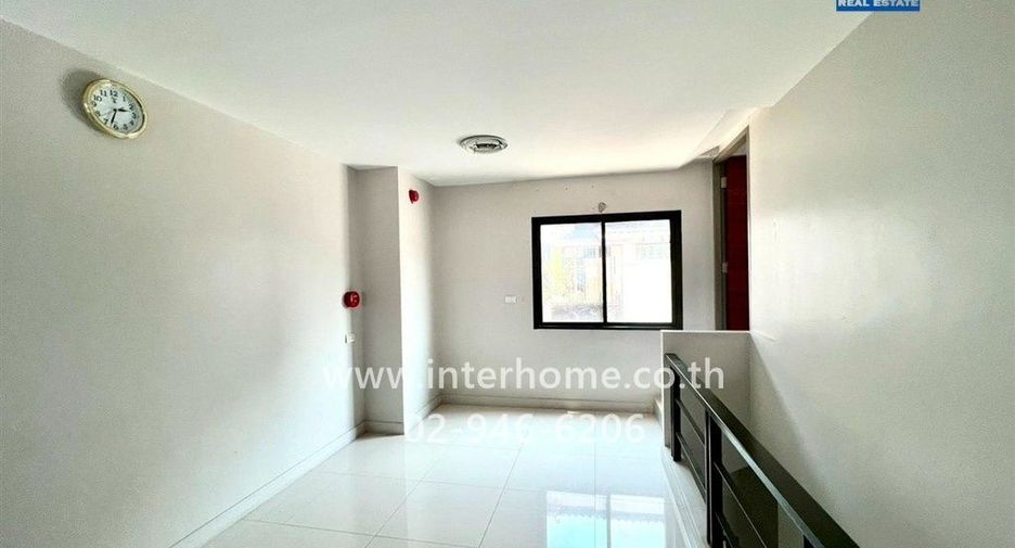 For rent and for sale 4 bedrooms retail Space in Thon Buri, Bangkok