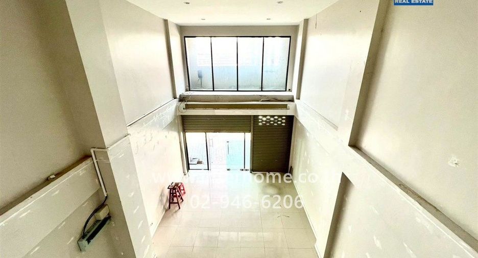 For rent and for sale 4 bedrooms retail Space in Thon Buri, Bangkok