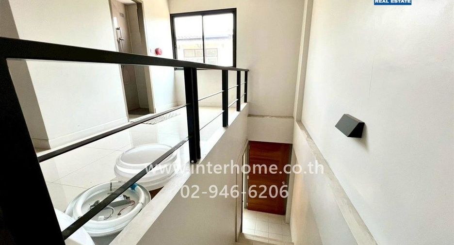 For rent and for sale 4 bedrooms retail Space in Thon Buri, Bangkok
