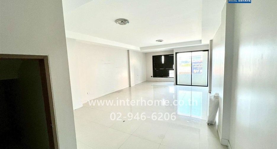 For rent and for sale 4 bedrooms retail Space in Thon Buri, Bangkok
