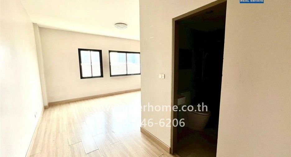 For rent and for sale 4 bedrooms retail Space in Thon Buri, Bangkok